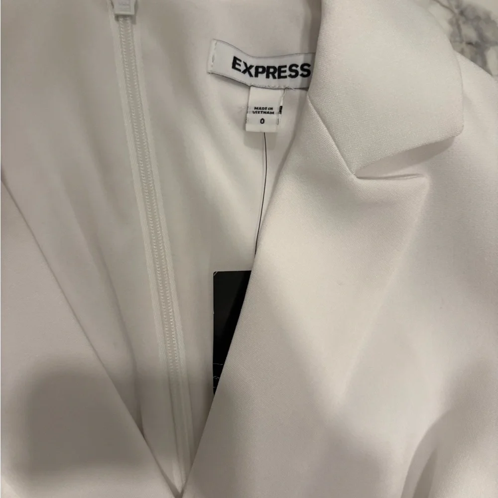 Express Classic White One pc - Picture 2 of 2